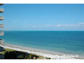 TOWERS OF KEY BISCAYNE