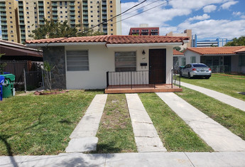 For sale in AMND MIAMI SUBURBAN ACRES